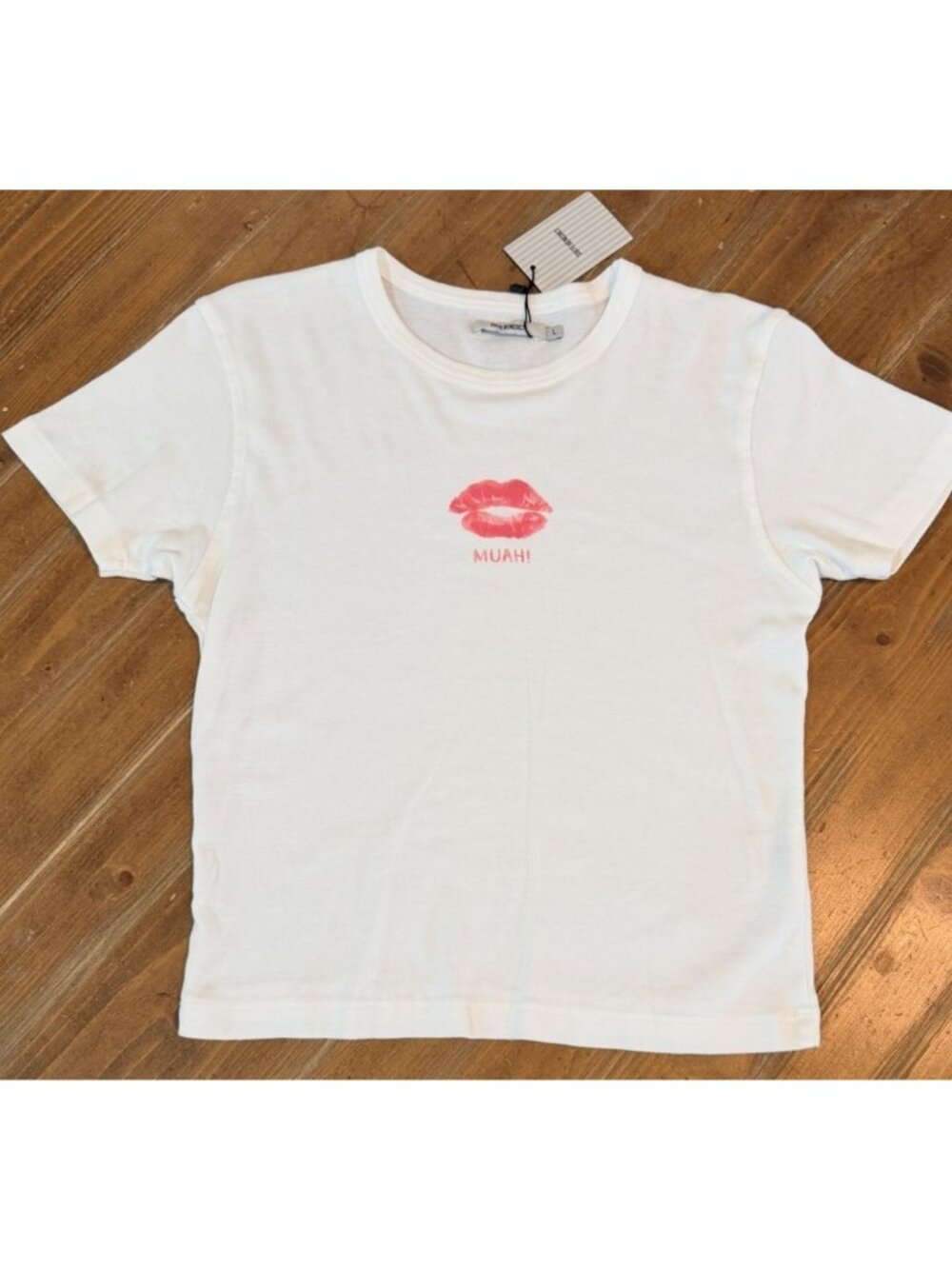 Suite Benedict Form-Fitting Tiny Tee “Muah!”   ~ Size Large ~ New With Tags